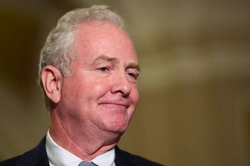 سيناتور ديمقراطي: اتهام حماس بسرقة مساعدات الأمم المتحدة كذبة كبيرة