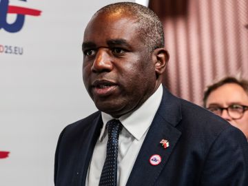 لامي ينتقد آلية توزيع المساعدات الإسرائيلية بغزة ويؤكد حضور لندن مؤتمر نيويورك لدعم حل الدولتين