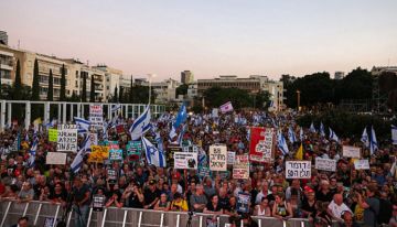 الآلاف يتظاهرون في تل أبيب للمطالبة بإنهاء حرب غزة واحتجاجا على إعادة الفريق المفاوض