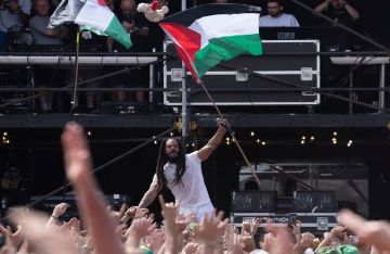 فرقة بوب فيلان ترفض الانتقادات: يتم استهدافنا لحديثنا عن غزة في مهرجان غلاستونبري