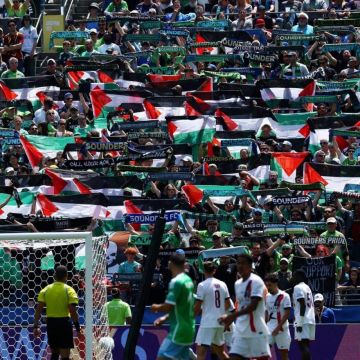 العلم الفلسطيني يتصدر المشهد في بطولة كأس العالم للأندية العلم الفلسطيني يتصدر المشهد في بطولة كأس العالم للأندية