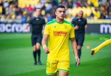 تحسبا لرحيل وسام أبو علي.. الأهلي المصري يسعى لضم مصطفى محمد