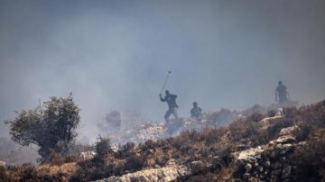 الاحتلال ومستوطنيه يصيبون مواطنين فلسطينيين بالضفة ويهددون بإحراق المنازل الاحتلال ومستوطنيه يصيبون مواطنين فلسطينيين بالضفة ويهددون بإحراق المنازل