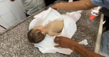 الطفلة مكة... ضحية جديدة للمجاعة في غزة الطفلة مكة... ضحية جديدة للمجاعة في غزة