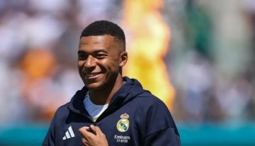 مبابي: لست جديرا بتسليم الشعلة الأولمبية لزيدان مبابي: لست جديرا بتسليم الشعلة الأولمبية لزيدان