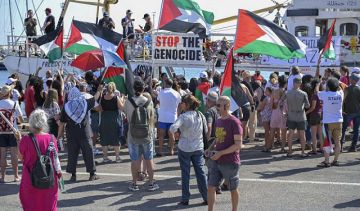 أسطول الحرية: مسيرات إسرائيلية تحلق فوق سفينة حنظلة