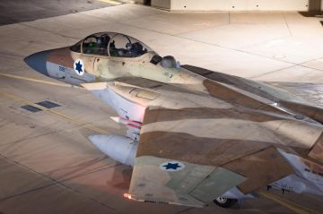 معاريف: الطيارون المكلفون باعتراض الصواريخ والمسيرات الإيرانية تخلصوا من فائض الذخائر فوق غزة معاريف: الطيارون المكلفون باعتراض الصواريخ والمسيرات الإيرانية تخلصوا من فائض الذخائر فوق غزة