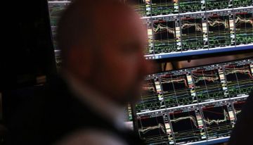 مؤشرات وول ستريت تتماسك عند مستويات قياسية وسط صعود الدولار