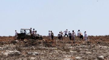 مستوطنون يهاجمون المواطنين وخيامهم في خربة الفارسية بالأغوار الشمالية مستوطنون يهاجمون المواطنين وخيامهم في خربة الفارسية بالأغوار الشمالية