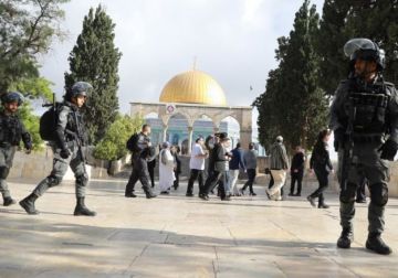 مستعمرون يقتحمون الأقصى