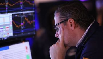 مؤشرات وول ستريت تتراجع وسط ترقب لقرار الفيدرالي بشأن الفائدة مؤشرات وول ستريت تتراجع وسط ترقب لقرار الفيدرالي بشأن الفائدة