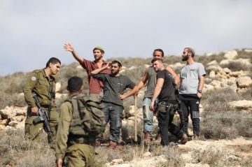 مستوطنون يهاجمون منزلا شمال رام الله ويعتدون على الفلسطينيين