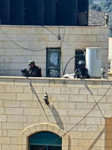 الاحتلال يعتقل 3 مواطنين من بيت فجار