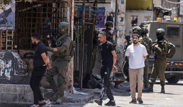 الاحتلال يشن حملة اقتحامات واعتقالات بالضفة ويضرم النار في منازل فلسطينية