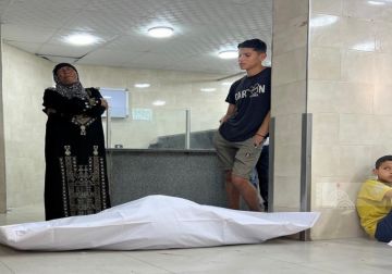 10 شهداء بينهم ثلاثة من منتظري المساعدات في قصف ونيران الاحتلال في مدينتي غزة وخان يونس 10 شهداء بينهم ثلاثة من منتظري المساعدات في قصف ونيران الاحتلال في مدينتي غزة وخان يونس