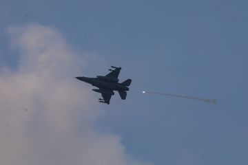 القناة 14 العبرية: الضربات الإسرائيلية على صنعاء استهدفت قيادات حوثية بارزة