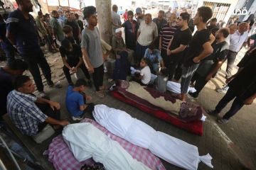 عشرات الشهداء في قصف عنيف يستهدف مدينة غزة عشرات الشهداء في قصف عنيف يستهدف مدينة غزة