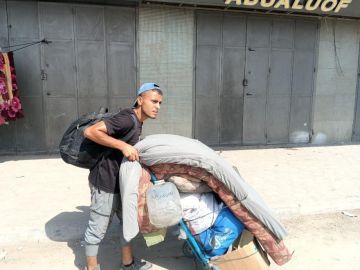 أشلاء وقتل جماعي وتدمير واسع.. شهادة نازح قسرا من حي الزيتون بغزة أشلاء وقتل جماعي وتدمير واسع.. شهادة نازح قسرا من حي الزيتون بغزة