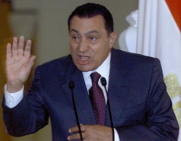 مصر.. علاء مبارك وفيديو لوالده عن المقاومة فوق أشلاء الشهداء يثير تفاعلا