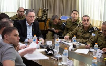 قبيل المصادقة عليها الأحد.. كاتس يبحث مع زامير خطة احتلال مدينة غزة