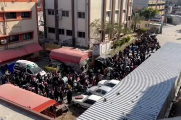 بالفيديو 14 شهيدا حتى اللحظة.. الاحتلال يرتكب مجزرة دامية في مجمع ناصر الطبي بخانيونس بالفيديو 14 شهيدا حتى اللحظة.. الاحتلال يرتكب مجزرة دامية في مجمع ناصر الطبي بخانيونس