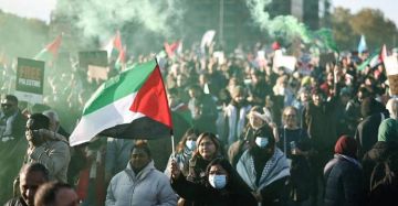 مظاهرات عالمية تطالب بإنهاء حرب الإبادة الإسرائيلية على غزة مظاهرات عالمية تطالب بإنهاء حرب الإبادة الإسرائيلية على غزة