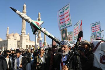 إطلاق صاروخ من اليمن باتجاه إسرائيل ودوي صفارات في تل أبيب.. ملايين الإسرائيليين يهرعون للملاجئ إطلاق صاروخ من اليمن باتجاه إسرائيل ودوي صفارات في تل أبيب.. ملايين الإسرائيليين يهرعون للملاجئ