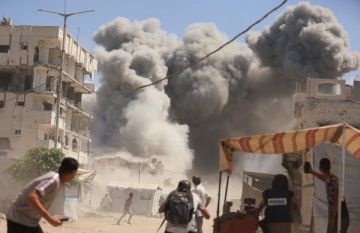 شاهد: الاحتلال يدمر برج الغفري في منطقة الميناء غرب مدينة غزة شاهد: الاحتلال يدمر برج الغفري في منطقة الميناء غرب مدينة غزة