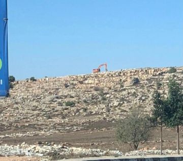 سلطات الاحتلال تشق طريقا استيطانيا شرقي رام الله