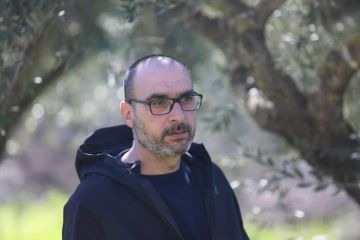 قوات الاحتلال تعتقل الصحفي عنان نجيب من القدس قوات الاحتلال تعتقل الصحفي عنان نجيب من القدس