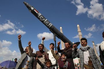 الحوثيون: نفذنا هجوما بصاروخ باليستي فرط صوتي نوع فلسطين2 الانشطاري متعدد الرؤوس ضد أهداف في يافا