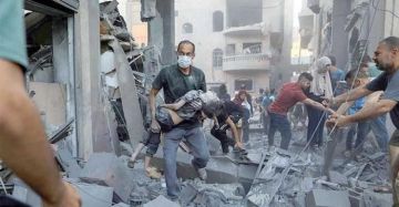 مجزرة مروعة.. 13 شهيدا و17 إصابة في مخيم النصيرات وسط القطاع مجزرة مروعة.. 13 شهيدا و17 إصابة في مخيم النصيرات وسط القطاع