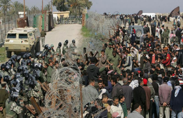 اجتماع حاسم داخل المخابرات المصرية.. كيف ردت القاهرة على اقتحام حماس للحدود في 2008؟