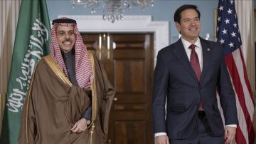 بن فرحان وروبيو يبحثان هاتفيا التطورات الإقليمية والدولية بن فرحان وروبيو يبحثان هاتفيا التطورات الإقليمية والدولية