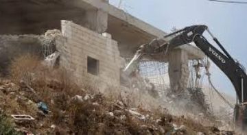 الاحتلال يخطر بهدم منازل ومحال تجارية في الرام شمال القدس المحتلة
