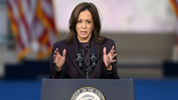 متظاهرون مؤيدون للفلسطينيين يقاطعون كامالا هاريس خلال الترويج لكتابها متظاهرون مؤيدون للفلسطينيين يقاطعون كامالا هاريس خلال الترويج لكتابها