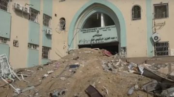 خروج مستشفيي الرنتيسي والعيون عن الخدمة عقب الاستهداف المستمر لمحيطهما خروج مستشفيي الرنتيسي والعيون عن الخدمة عقب الاستهداف المستمر لمحيطهما