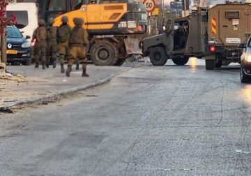 الاحتلال يهدم ساحة مطعم في بلدة الرام