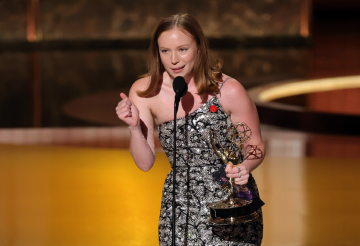 حفل إيمي يتحول إلى منصة للمطالبة بوقف الحرب على غزة (فيديو) حفل إيمي يتحول إلى منصة للمطالبة بوقف الحرب على غزة (فيديو)