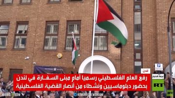 رفع علم فلسطين فوق سفارتها في لندن