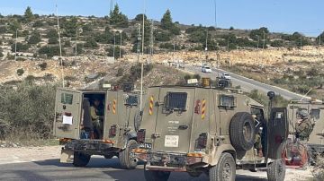 الاحتلال يحتجز أكثر من 20 شابا ويعتقل آخر شمال رام الله الاحتلال يحتجز أكثر من 20 شابا ويعتقل آخر شمال رام الله