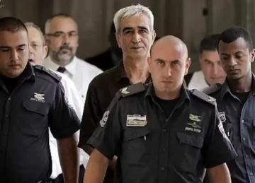 تعذيب وإهمال طبي.. تدهور صحة الأسير القائد سعدات في عزل مجدو