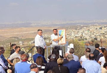زيارة تاريخية.. مشرعون أمريكيون في الضفة الغربية (فيديو)