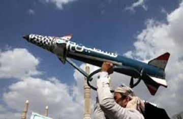 مسؤول حوثي مخاطبا كاتس: تتحدث عن احتلال صنعاء ورفع علمك وأنت عاجز عن استعادة سفينة