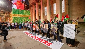 اعتقال محتجين داعمين لمضرب عن الطعام من حركة فلسطين أكشن