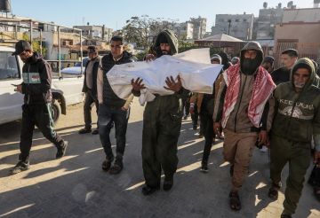 طيران إسرائيلي يشن غارات على غزة ونتنياهو يهدد بتحديد مهلة لـحماس لنزع سلاحها