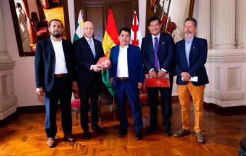 سفير فلسطين لدى بوليفيا وحاكم ولاية سوكري يبحثان آفاق التعاون