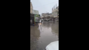 كارثة تتجدد في كل عام... شوارع كفر عقب تغرق في أول منخفض