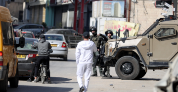 جيش الاحتلال يفرض حصارا ويشن حملة مداهمات شمال القدس