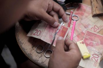 الاقتصاد تدعو المواطنين للتعامل بجميع فئات العملات النقدية وأنواعها